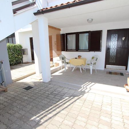 Apartment Irena พูลา ภายนอก รูปภาพ