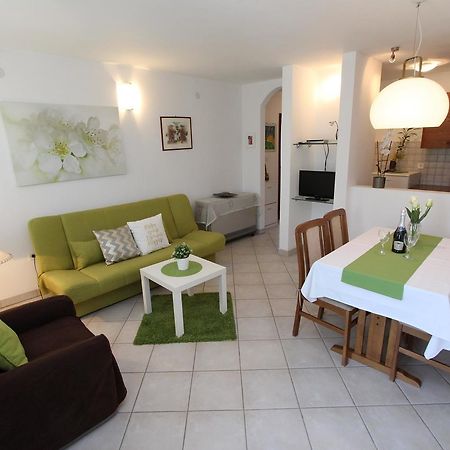 Apartment Irena พูลา ภายนอก รูปภาพ