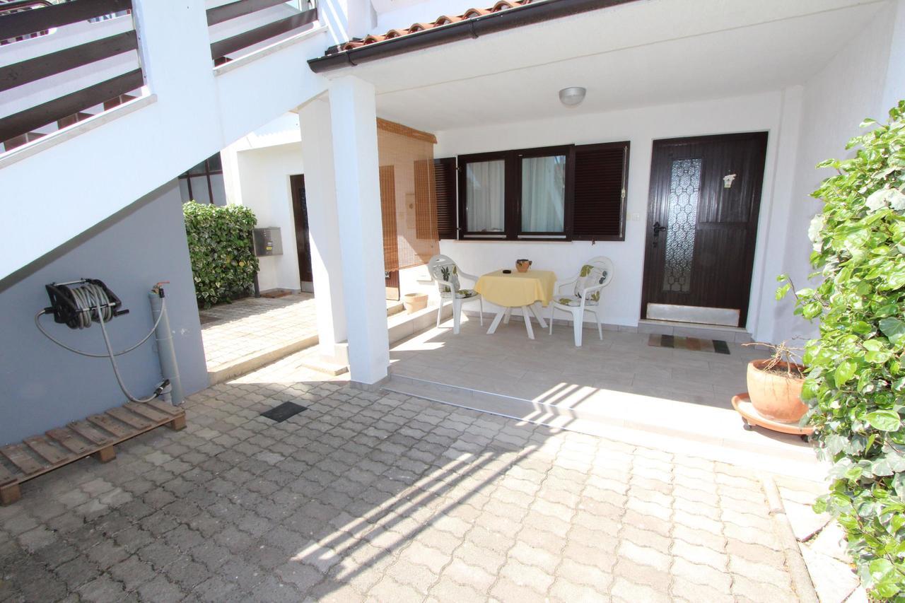 Apartment Irena พูลา ภายนอก รูปภาพ