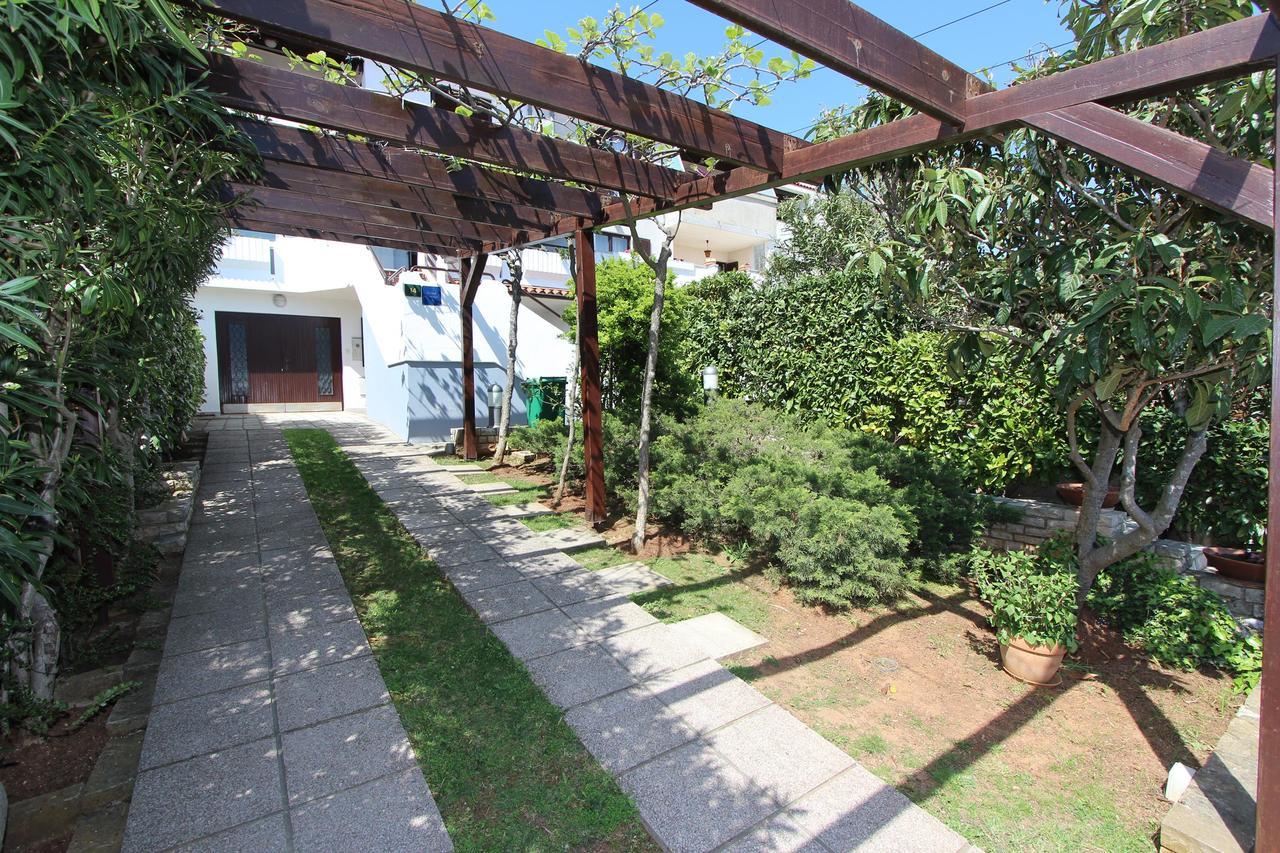 Apartment Irena พูลา ภายนอก รูปภาพ