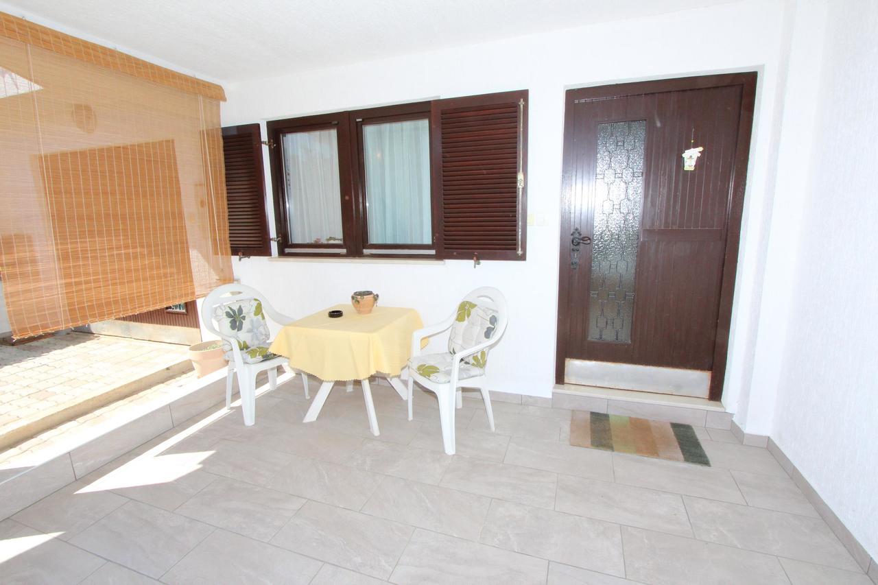 Apartment Irena พูลา ภายนอก รูปภาพ