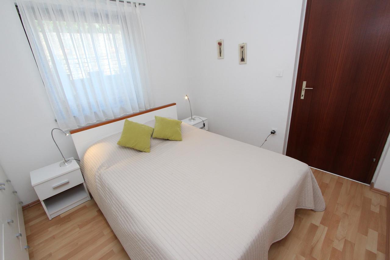 Apartment Irena พูลา ภายนอก รูปภาพ