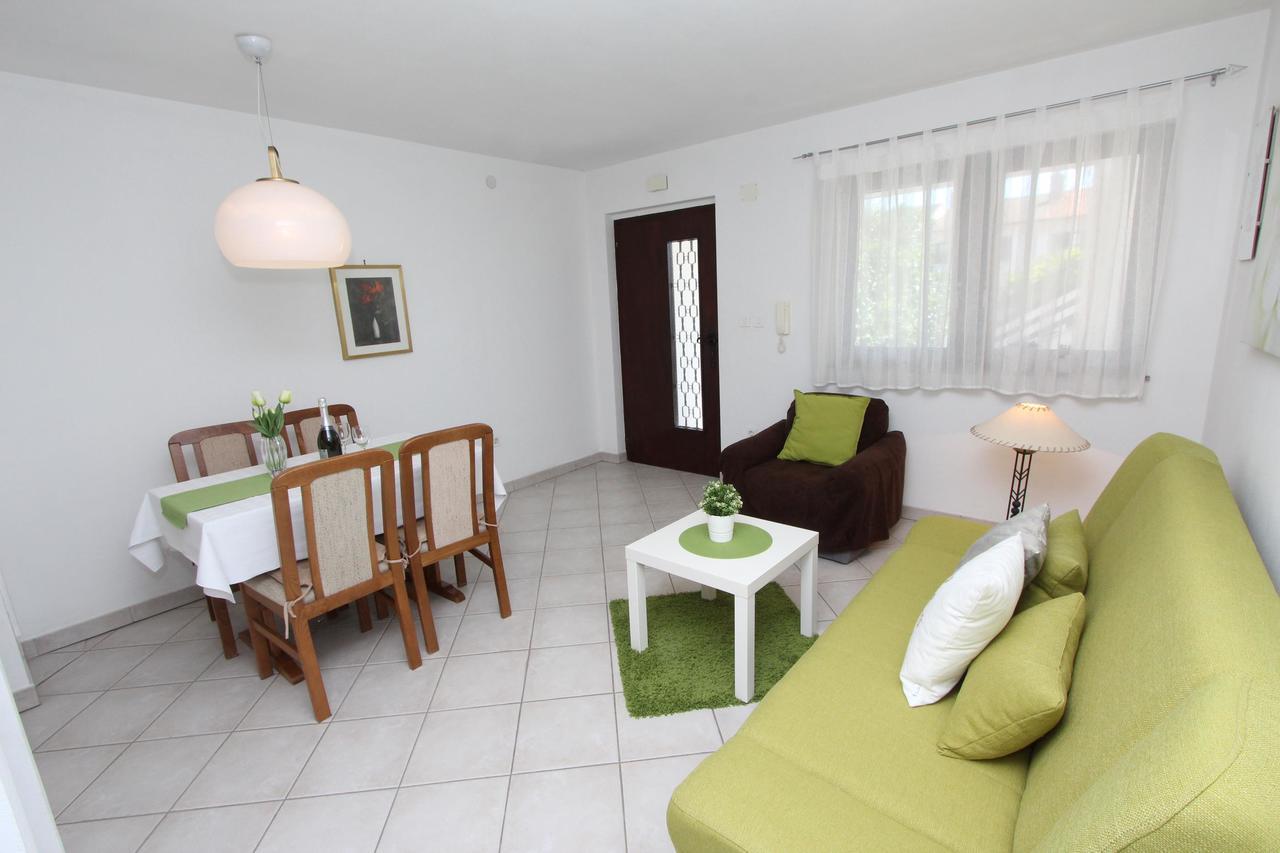 Apartment Irena พูลา ภายนอก รูปภาพ