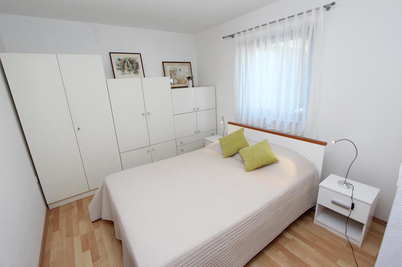 Apartment Irena พูลา ภายนอก รูปภาพ