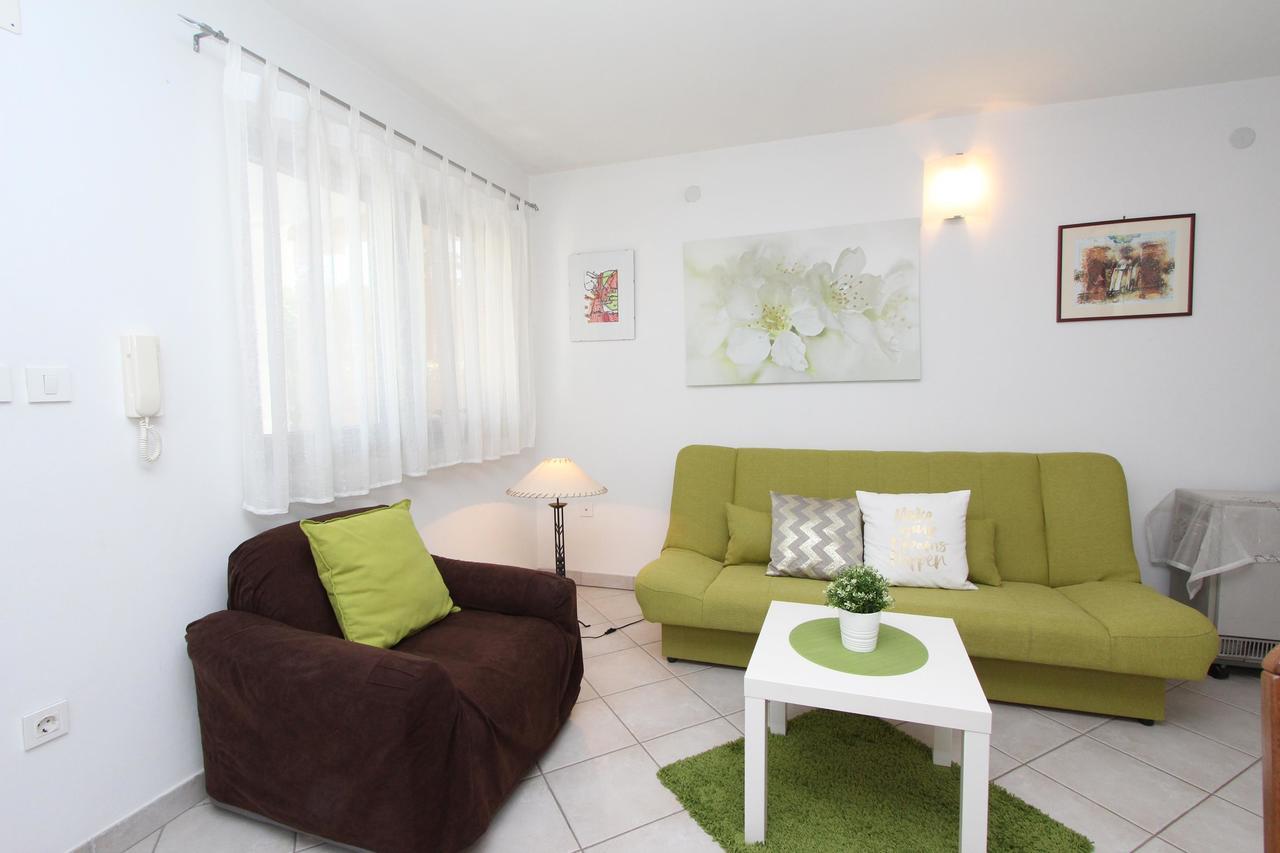 Apartment Irena พูลา ภายนอก รูปภาพ